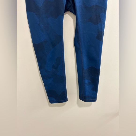 Alo Yoga Blue Camo Leggings - Picture 8 of 9